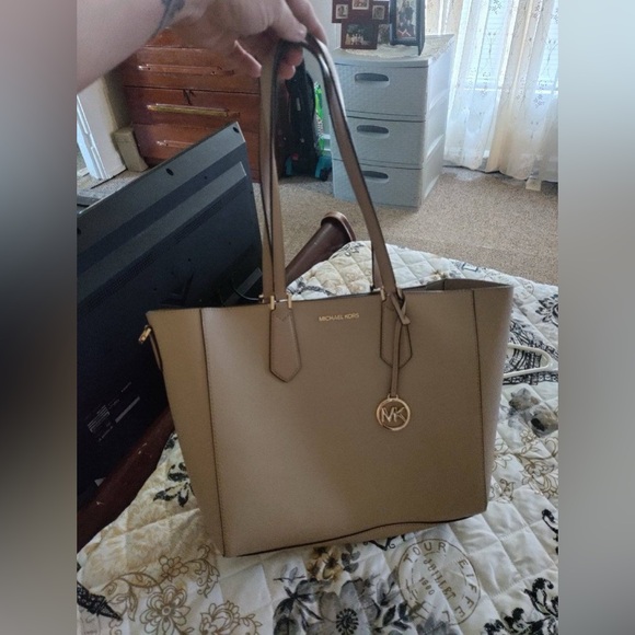 Michael Kors purse with matching wallet - Picture 11 of 13